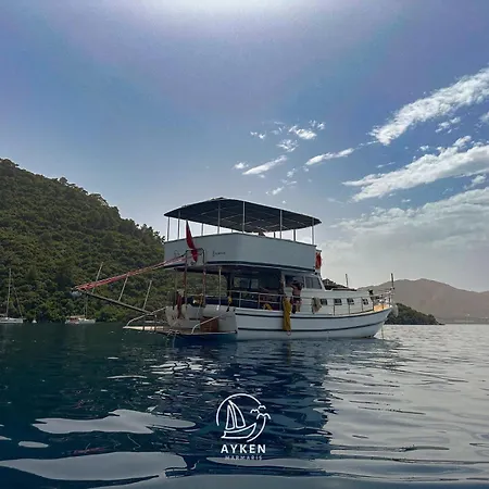 Ayken Boat 보트호텔 말마리스